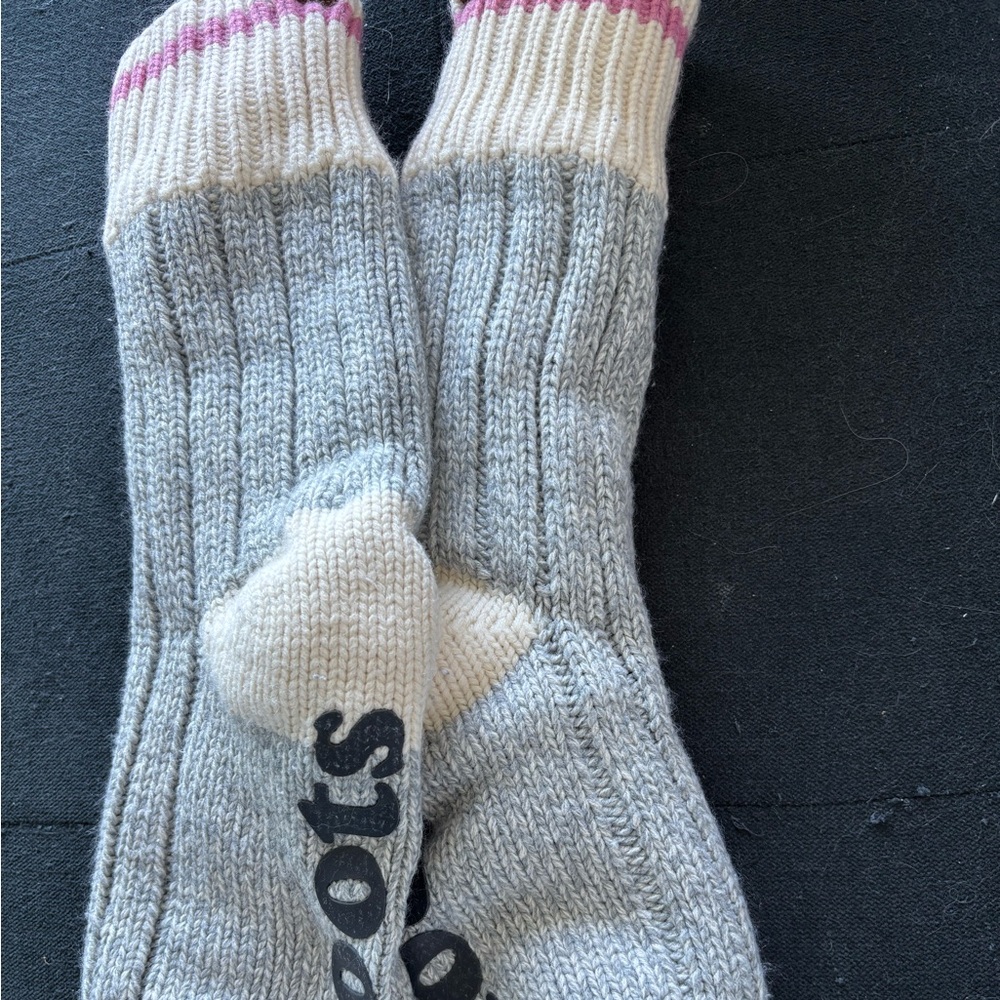 Roots Men's Gray and Cream Casual Socks with Pink Accents